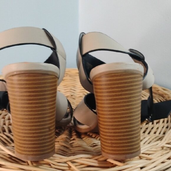 Christian Siriano Taupe Crisscrossed Strappy Block Heel Sandals Women's Size 9 - Picture 9 of 13